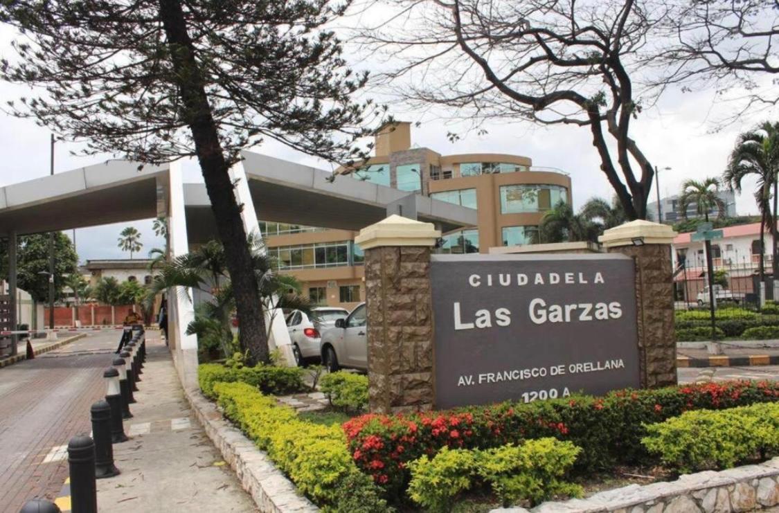 MegaSuite Las Garzas, Junto Al San Marino Guayaquil Exterior foto